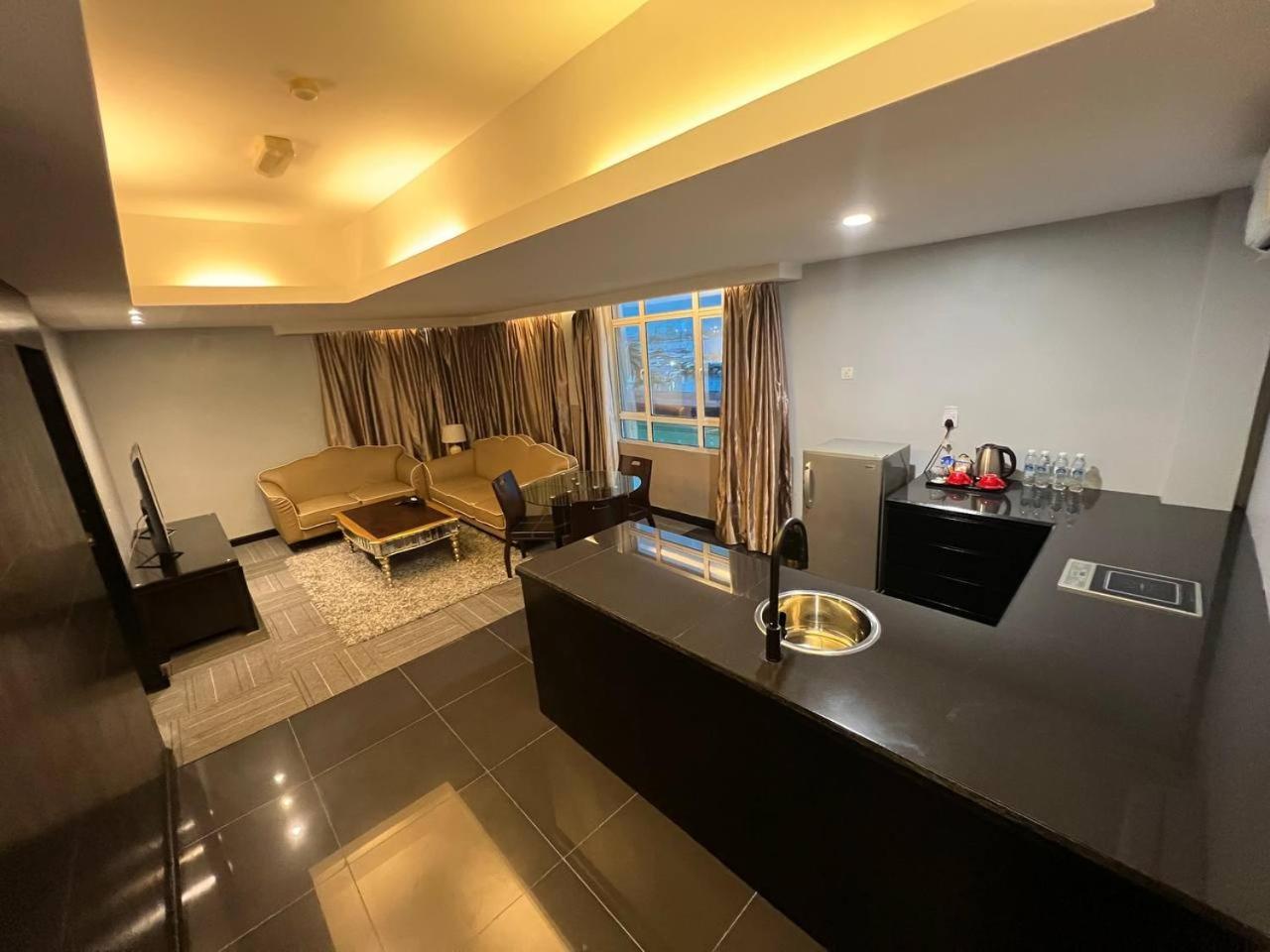 Hotel De Leon Lahad Datu Habitación foto
