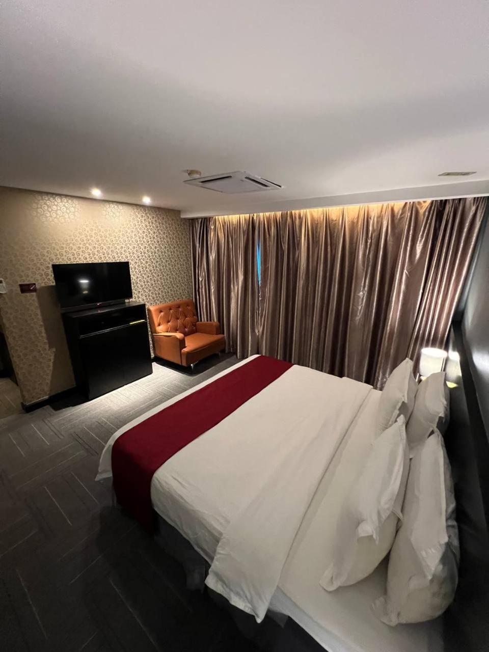 Hotel De Leon Lahad Datu Habitación foto